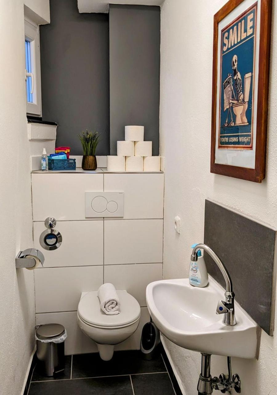 65Qm Altbaucharme Mit Zwei Balkonen Apartment Карлсруе Екстериор снимка