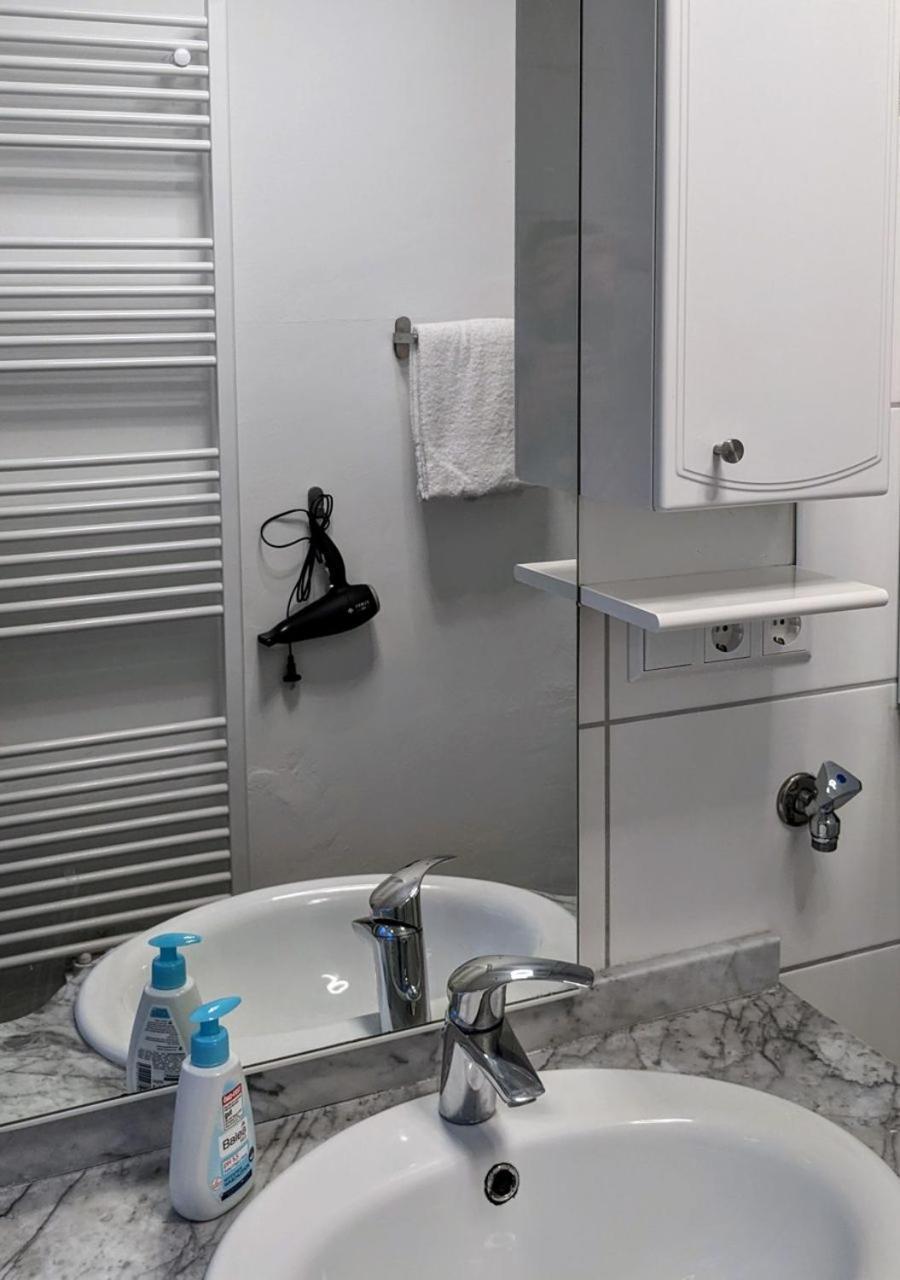 65Qm Altbaucharme Mit Zwei Balkonen Apartment Карлсруе Екстериор снимка